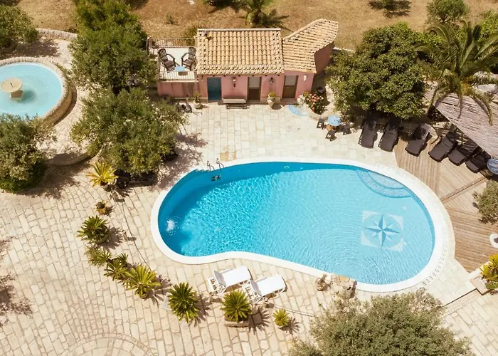 Dependance In Villa Con Piscina