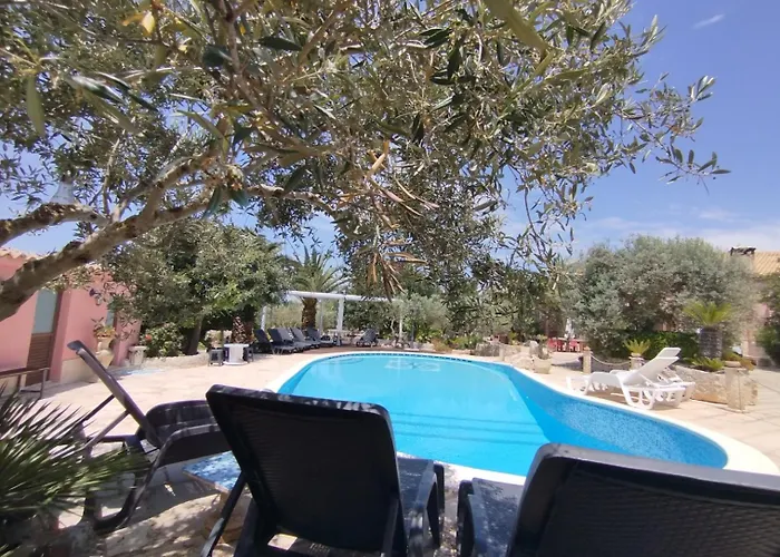 Dependance In Villa Con Piscina