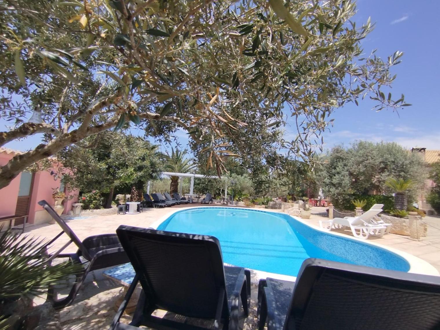 Dependance In Con Piscina *