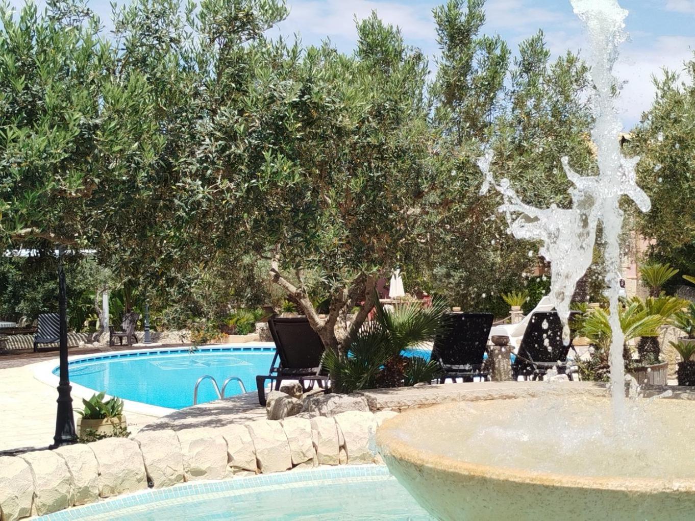 Dependance In Con Piscina *