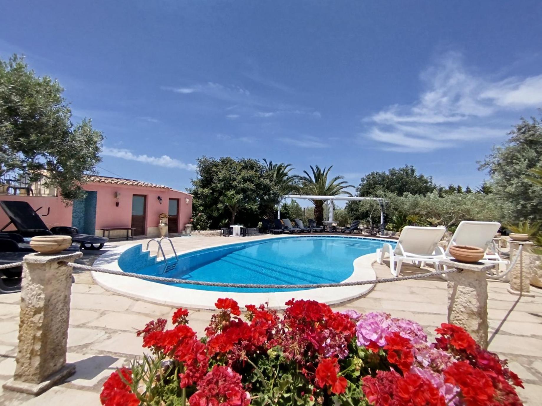 Dependance In Con Piscina